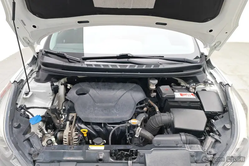 Hyundai 1.6 L MT Premium — фото 6