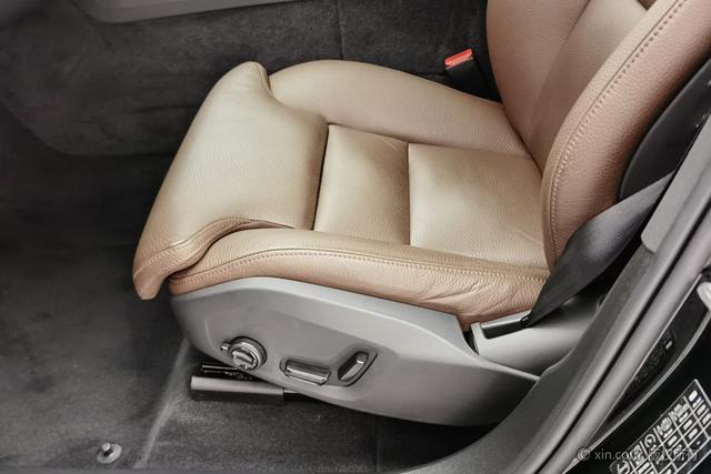 Volvo XC60 — фото 18