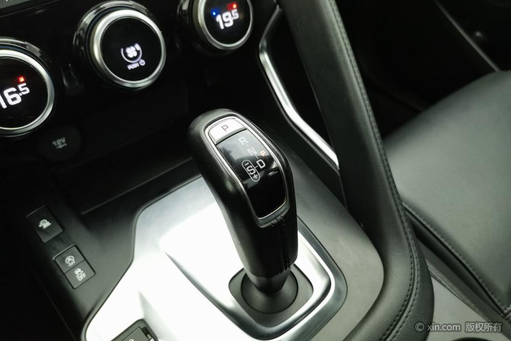 Jaguar E-PACE, фото 16