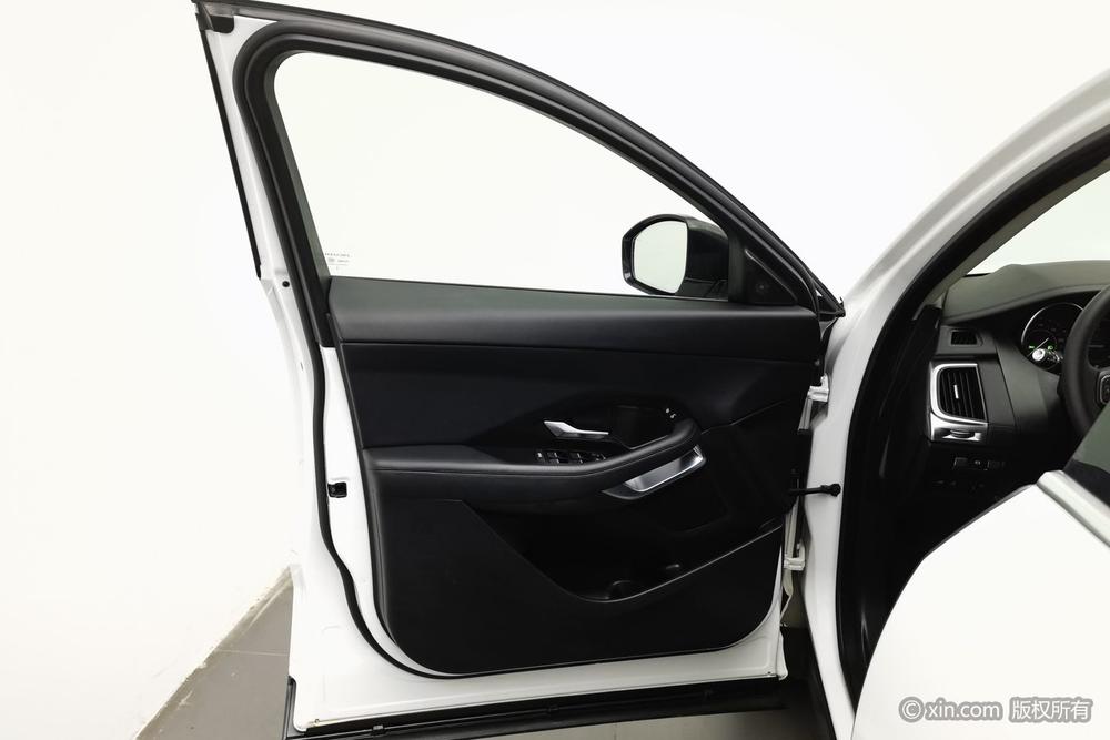 Jaguar E-PACE, фото 22