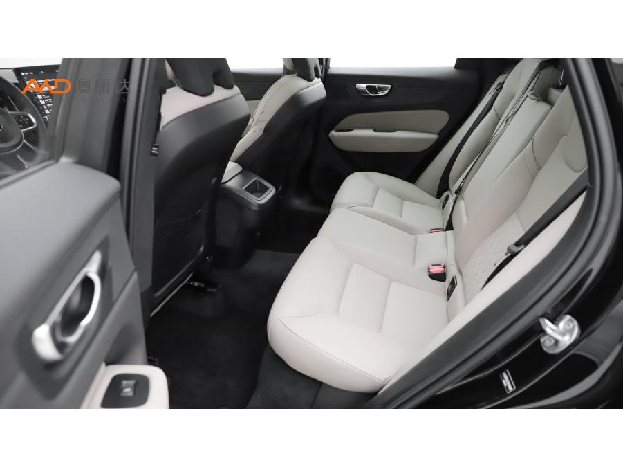 Volvo XC60 2026 B5 Luxury