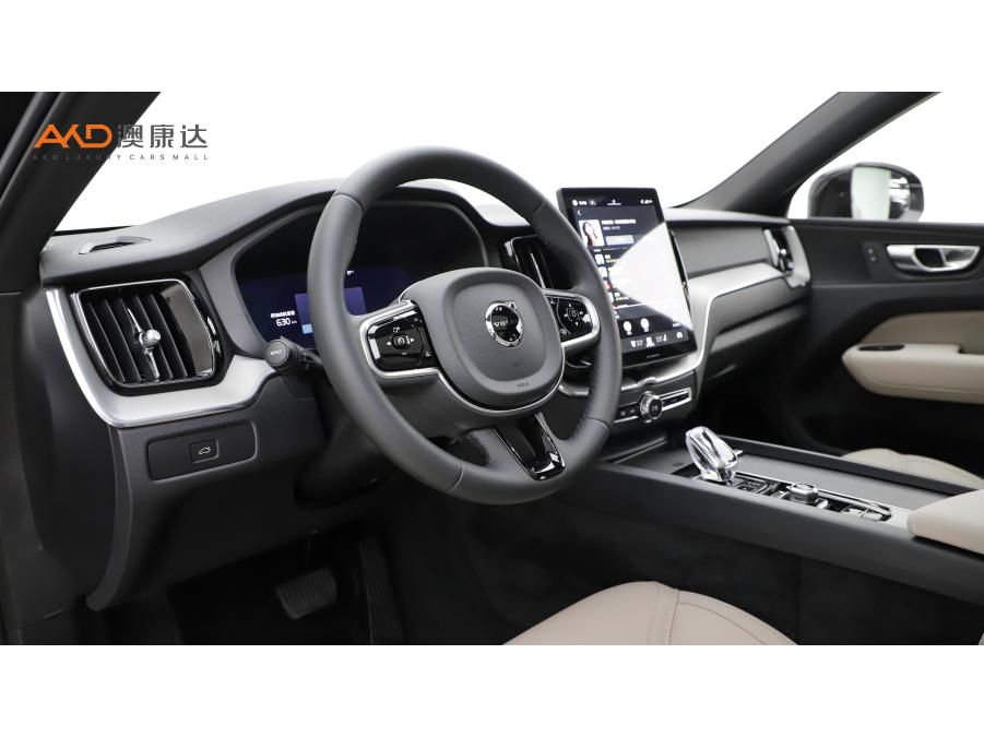 Volvo XC60 2026 B5 Luxury