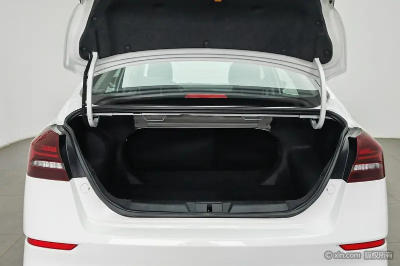 Geely Emgrand UP 1.5L механика комфорт — фото 18
