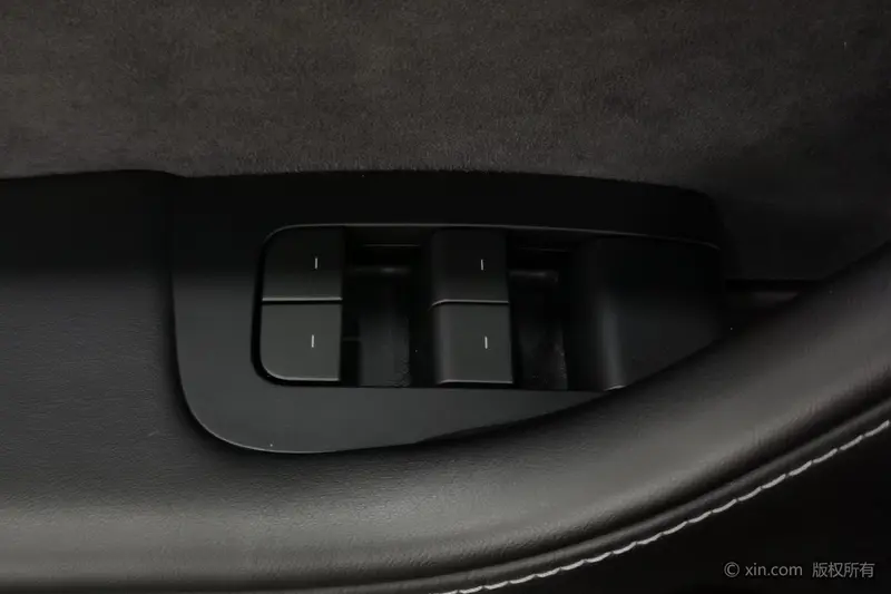 Tesla Model Y — фото 16