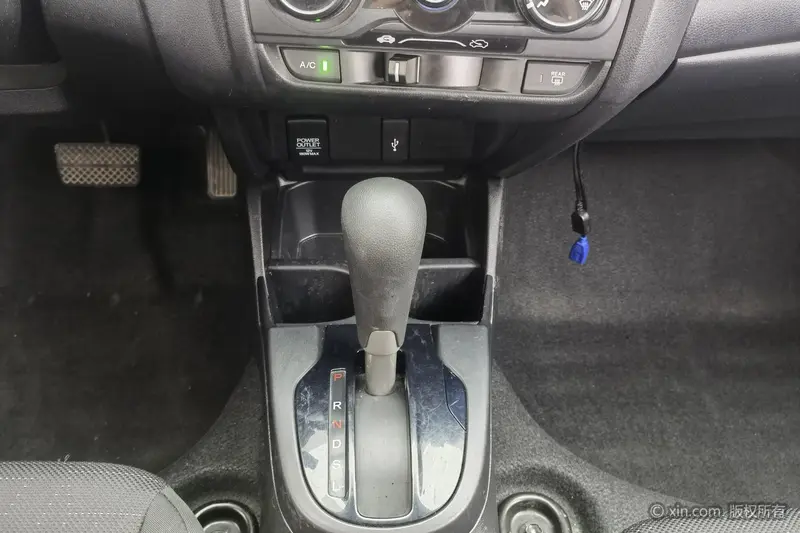 Honda Fit — фото 10