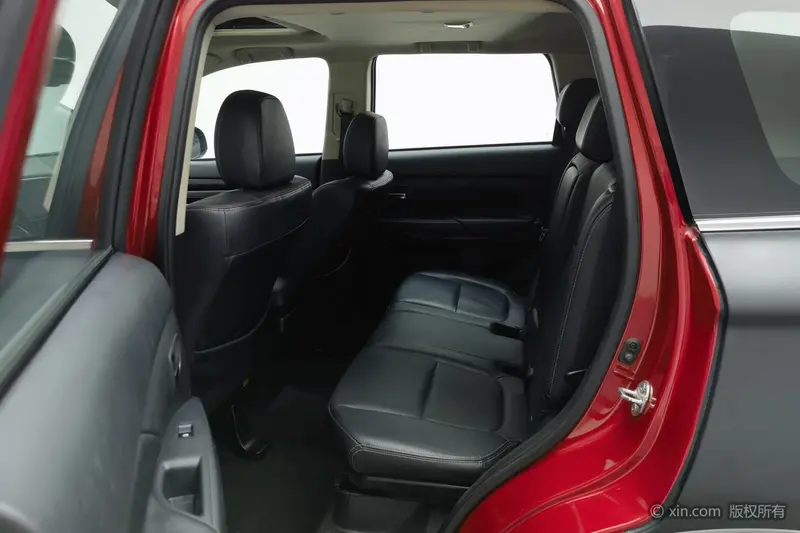 Mitsubishi Outlander — фото 14