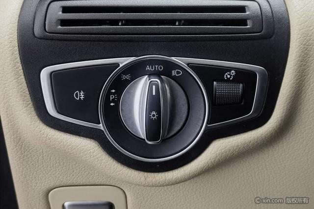 Mercedes-Benz V-Class 2018 V 260 VI — фото 16