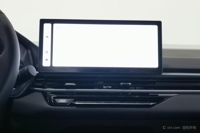 Geely Emgrand 2025 4 1.5 L CVT — фото 13