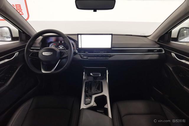 Geely Emgrand 2025 4 1.5 L CVT — фото 12
