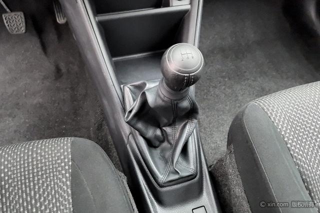 Toyota Vios 2019 1.5 L MT — фото 15