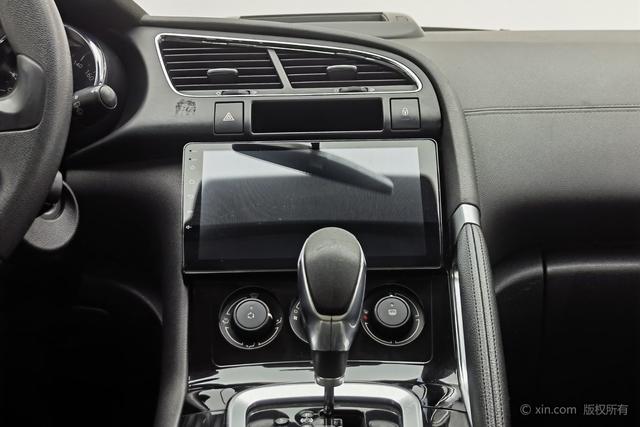 Peugeot 3008 2015 2.0 L AT — фото 12