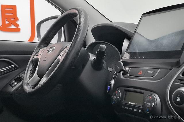 Hyundai ix35 2015 2.0 L AT 2 WD V — фото 16
