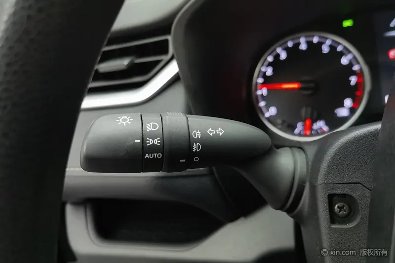 Toyota RAV4 — фото 11
