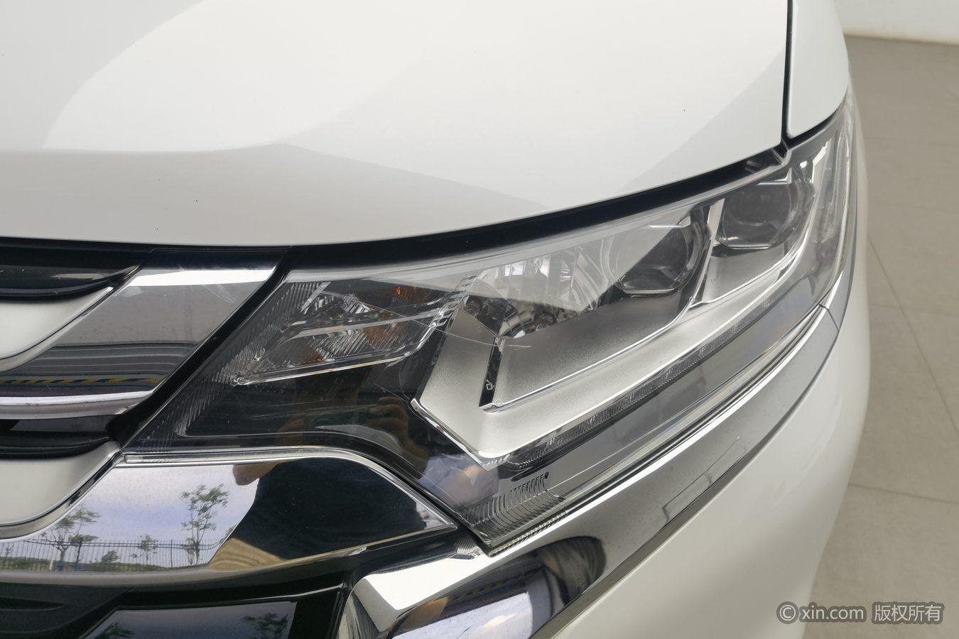 Mitsubishi Outlander 2018 2.4L Luxury 7 мест