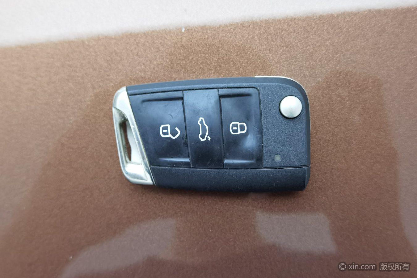 Volkswagen Lamando 2019 230TSI MT V