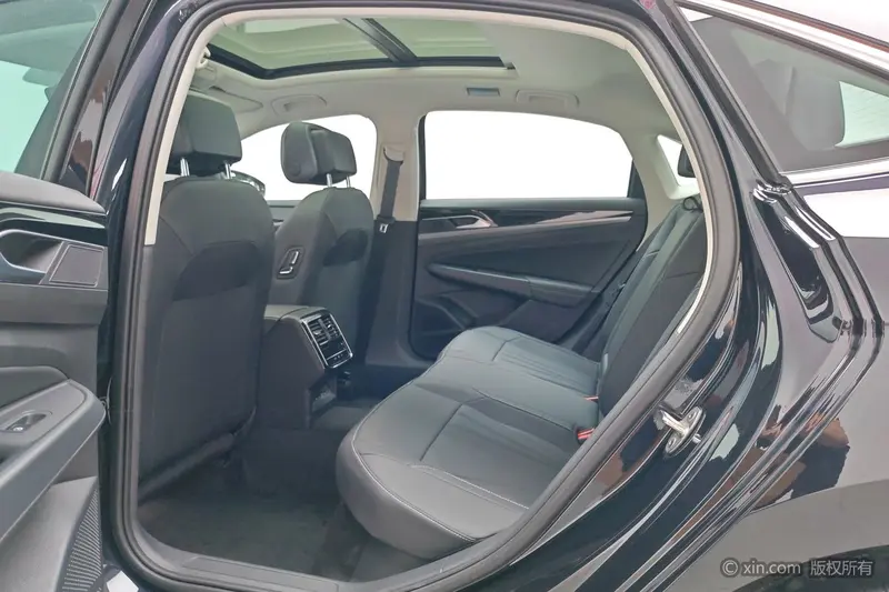 Volkswagen Passat — фото 14
