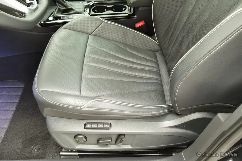 Volkswagen Passat — фото 13