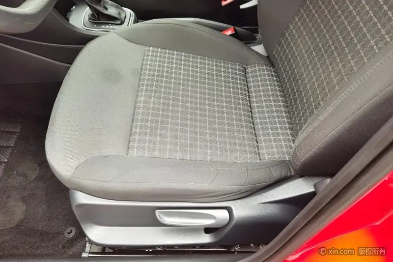 Volkswagen Polo 1.4 L AT Comfort — фото 13