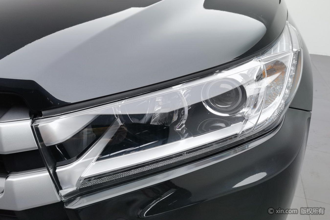 Toyota Highlander 2021 2.0T Luxury 7 мест