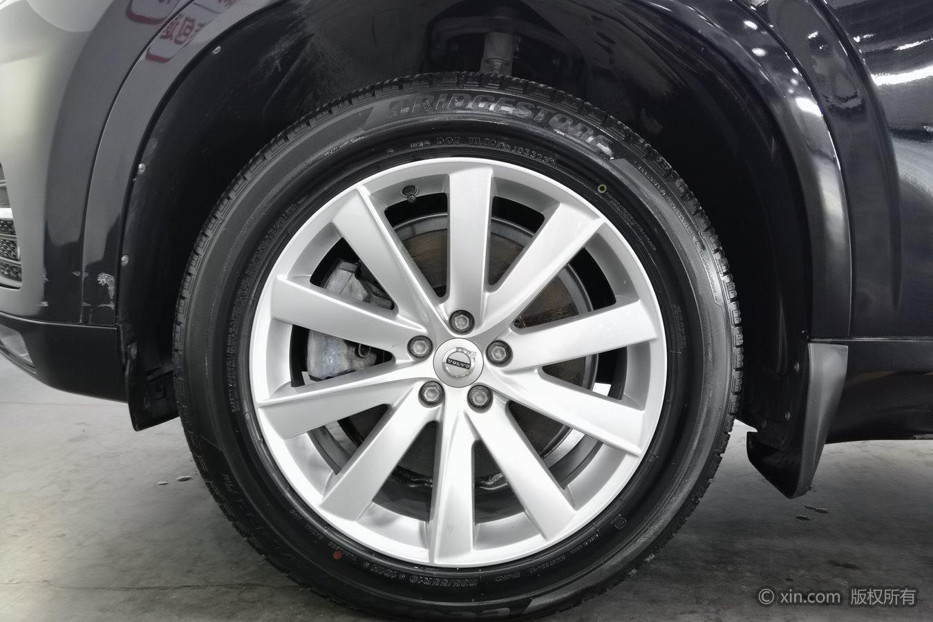 Volvo XC90 2018 T5 5 мест
