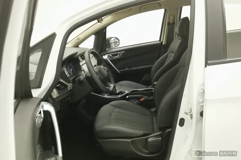 Geely Vision X 3 1.5 L MT — фото 12
