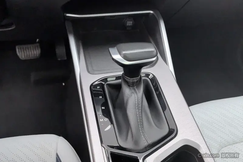 Geely Emgrand 4 1.5L CVT флагман — фото 10