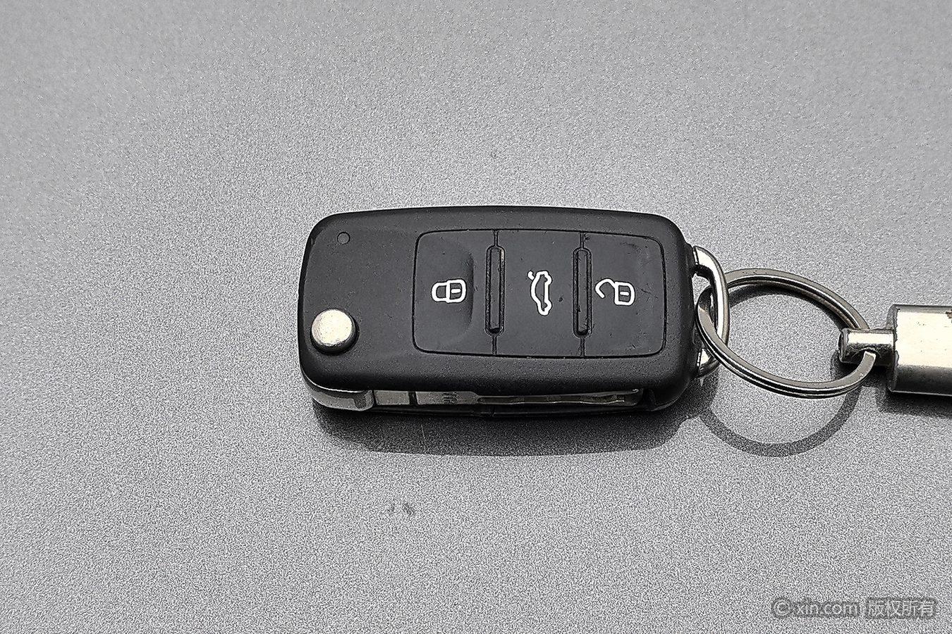 Volkswagen Sagitar 2014 1.6L MT Lead