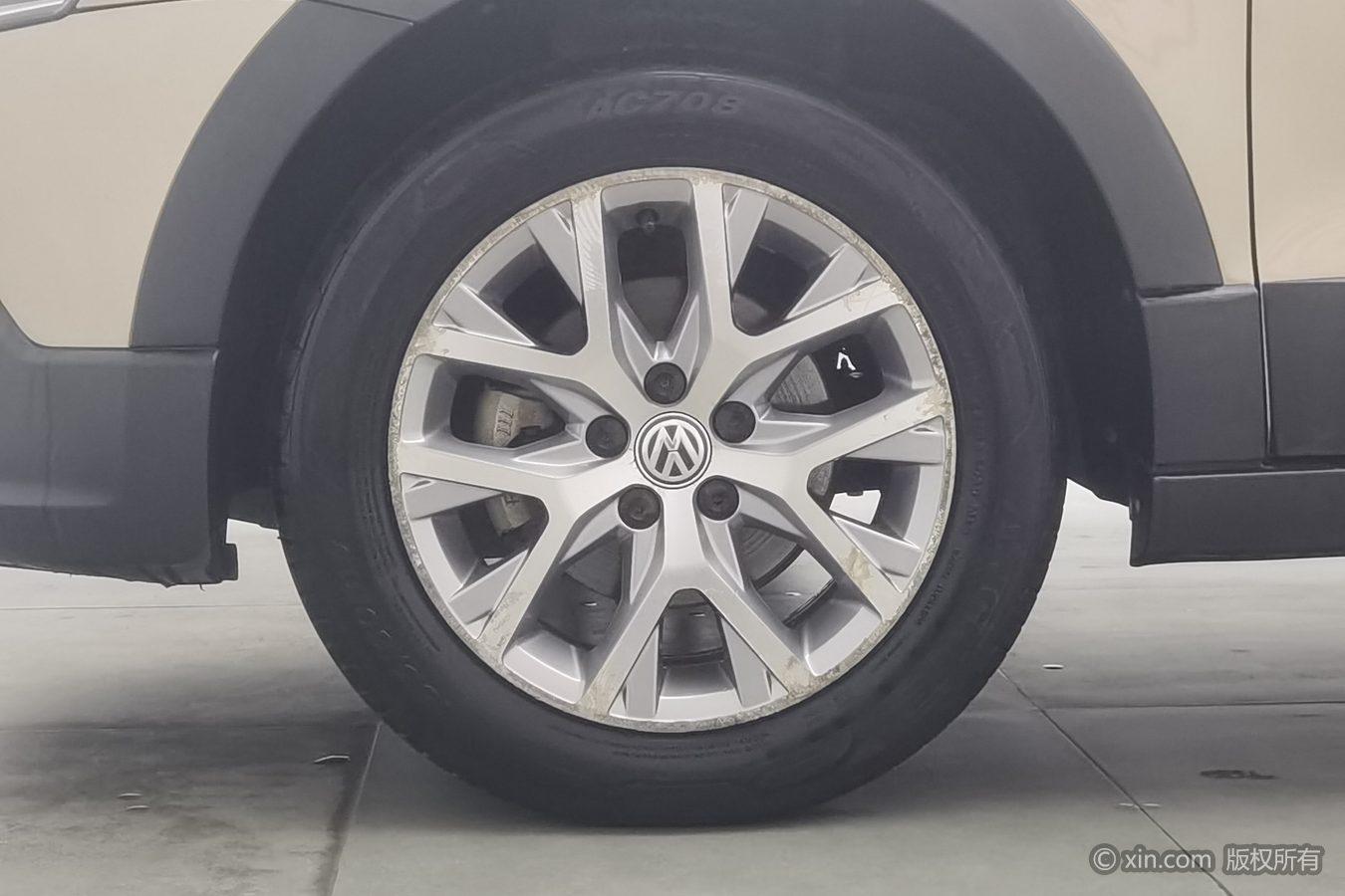 Volkswagen Polo 2014 1.6L Cross POLO AT