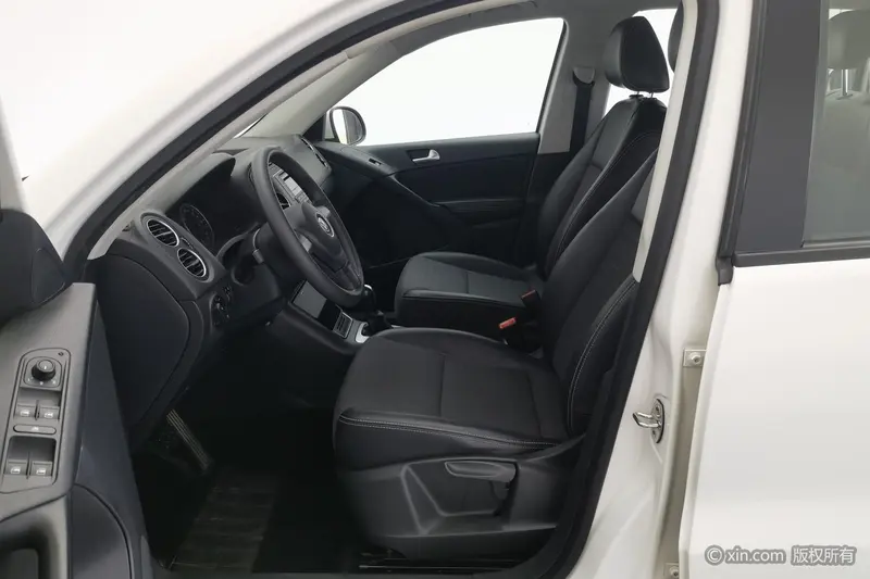 Volkswagen Tiguan — фото 12