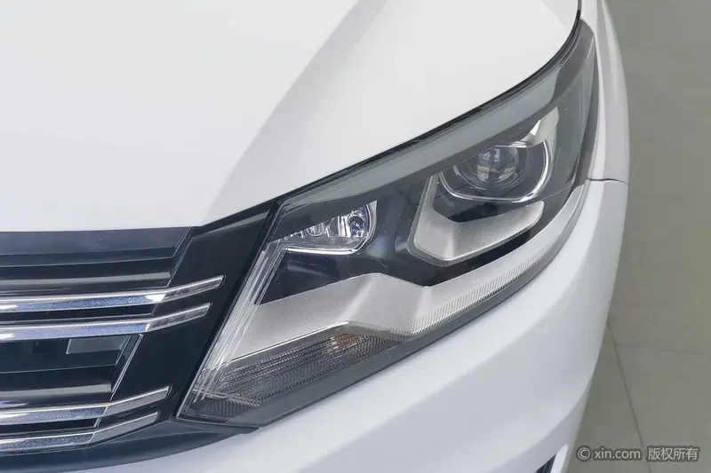 Volkswagen Tiguan — фото 5