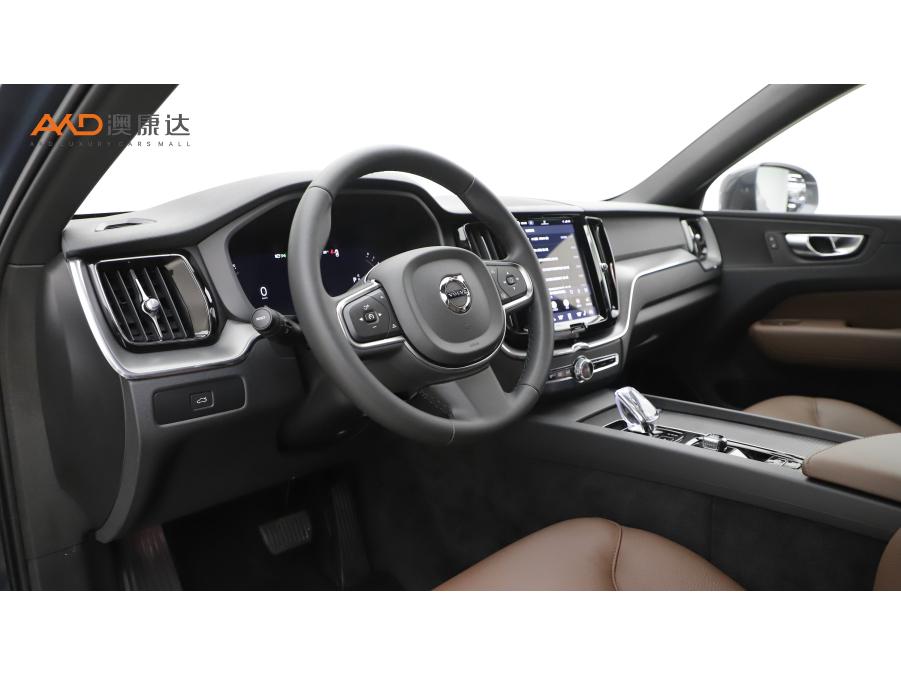 Volvo XC60 2024 B5 Luxury