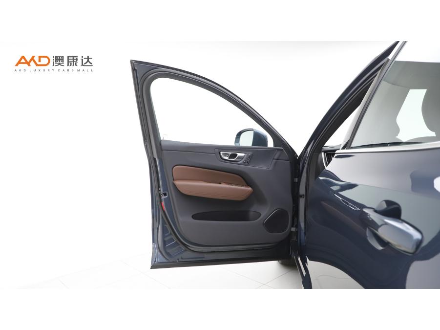 Volvo XC60 2024 B5 Luxury
