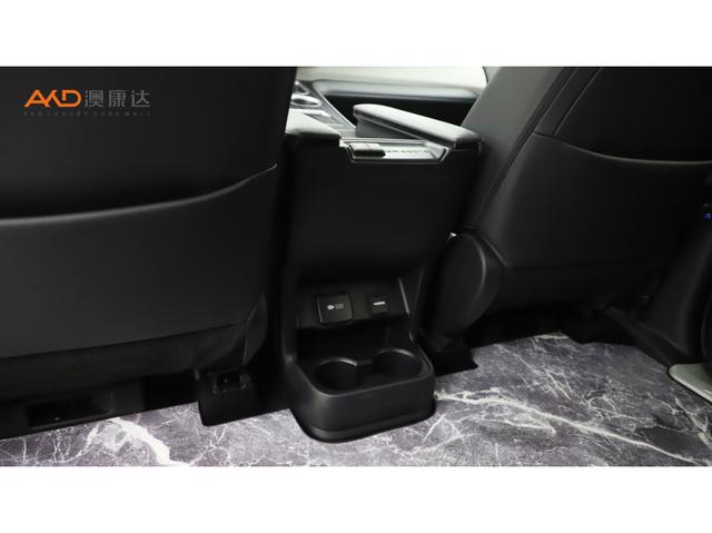 Toyota Granvia 2022 2.5 LHybrid — фото 5