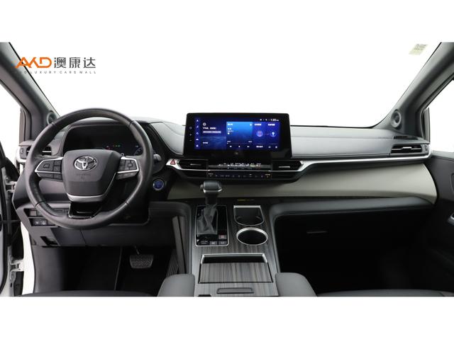 Toyota Granvia 2022 2.5 LHybrid — фото 6