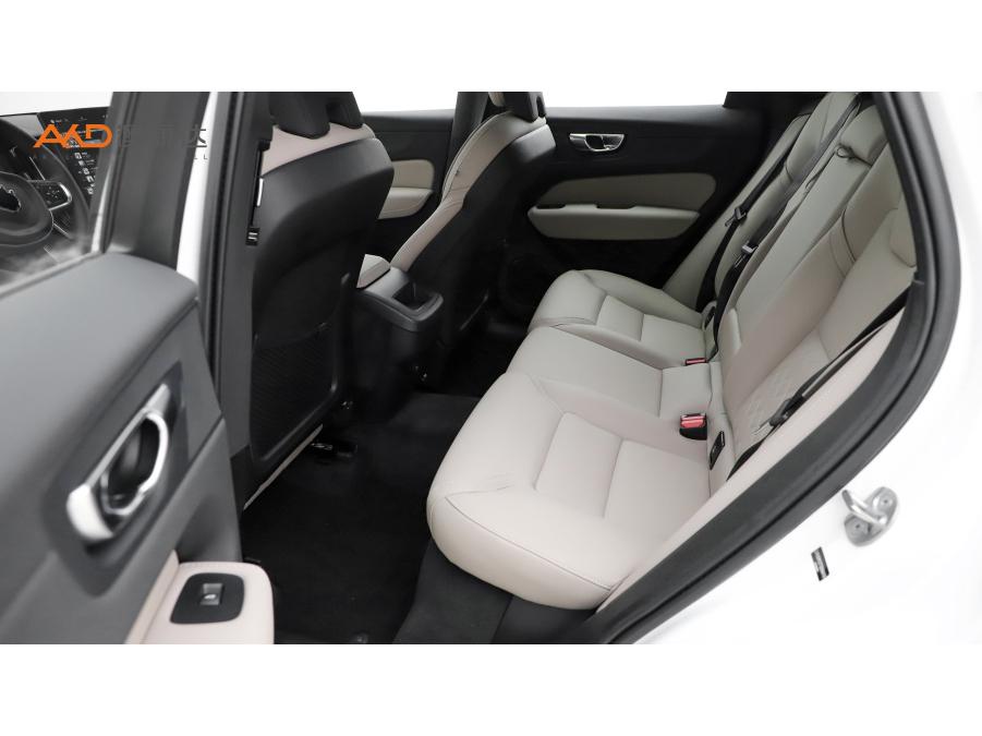 Volvo XC60 2026 B5 Luxury