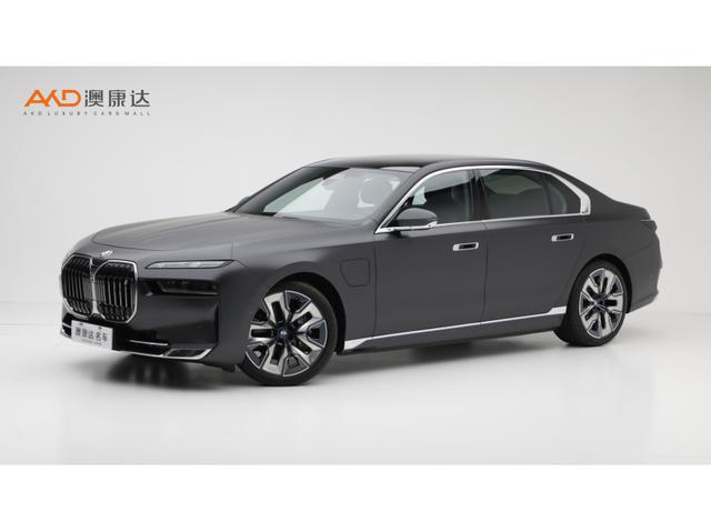 BMW i7 2023 года выпуска