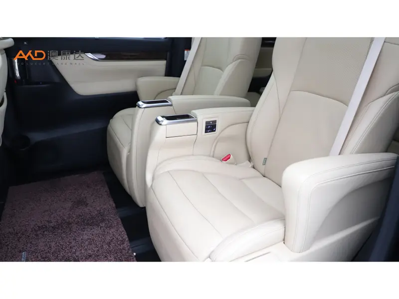 Toyota Alphard — фото 7